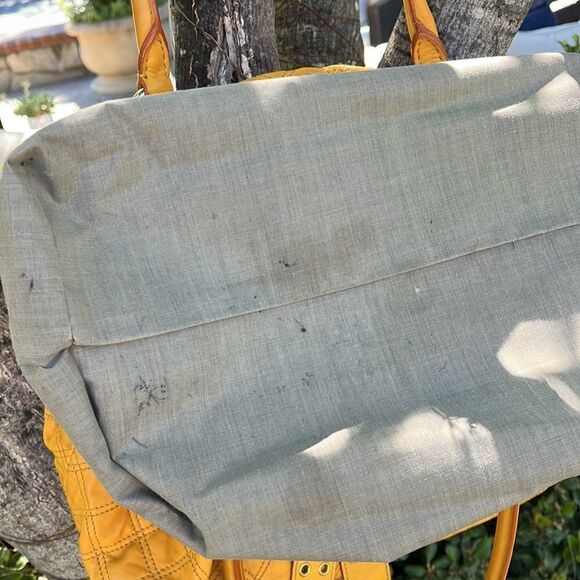 MARC JACOBS RARE mustard yellow calfskin quilted leather shoulder purse. - Picture 10 of 16